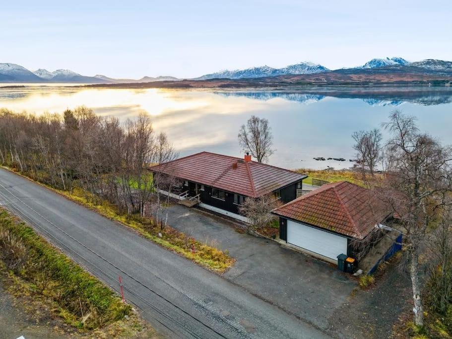 Hus Med Egen Strandlinje Tromsø Exteriör bild