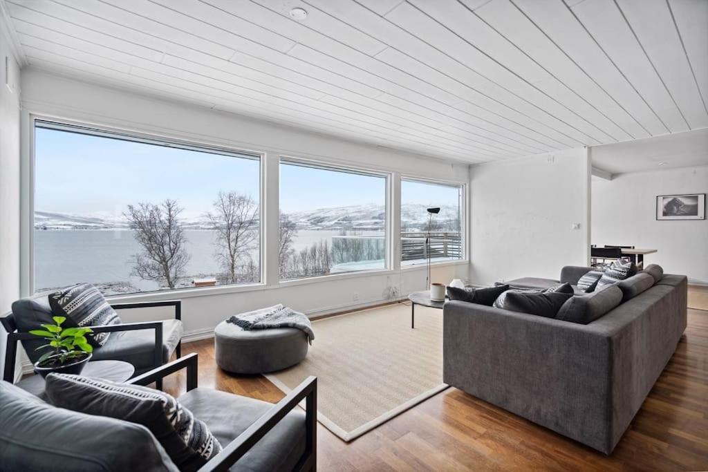 Hus Med Egen Strandlinje Tromsø Exteriör bild