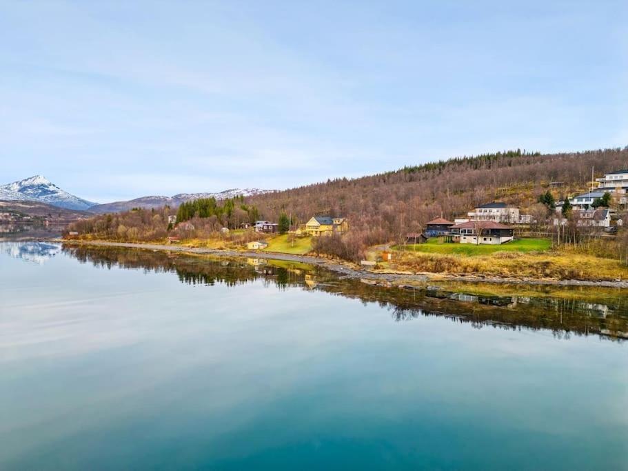 Hus Med Egen Strandlinje Tromsø Exteriör bild