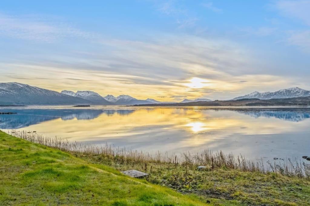 Hus Med Egen Strandlinje Tromsø Exteriör bild